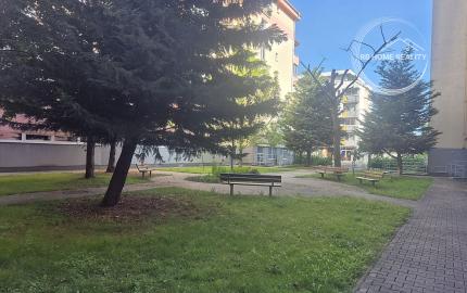 NA PRENÁJOM veľkometrážny 2-iz. byt (80m2) v meste Bratislava-Ružinov