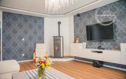 REZERVOVANÝ moderný 4-iz. rodinný dom s dvojgarážou, terasou a záhradou Báč - Kyselica, okr. Dun. Streda