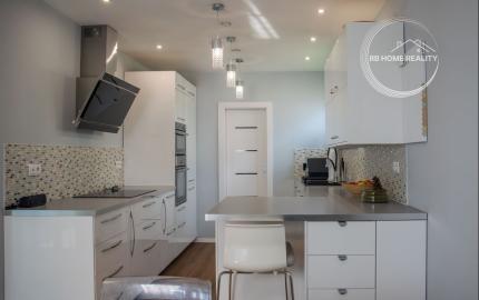 REZERVOVANÝ moderný 4-iz. rodinný dom s dvojgarážou, terasou a záhradou Báč - Kyselica, okr. Dun. Streda