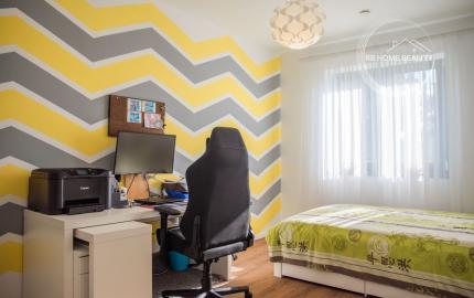 REZERVOVANÝ moderný 4-iz. rodinný dom s dvojgarážou, terasou a záhradou Báč - Kyselica, okr. Dun. Streda