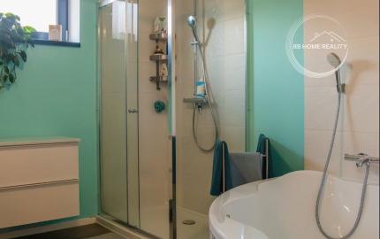 REZERVOVANÝ moderný 4-iz. rodinný dom s dvojgarážou, terasou a záhradou Báč - Kyselica, okr. Dun. Streda