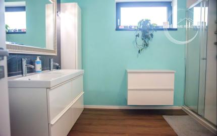 REZERVOVANÝ moderný 4-iz. rodinný dom s dvojgarážou, terasou a záhradou Báč - Kyselica, okr. Dun. Streda