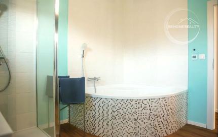 REZERVOVANÝ moderný 4-iz. rodinný dom s dvojgarážou, terasou a záhradou Báč - Kyselica, okr. Dun. Streda