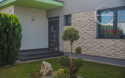REZERVOVANÝ moderný 4-iz. rodinný dom s dvojgarážou, terasou a záhradou Báč - Kyselica, okr. Dun. Streda