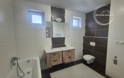 NA PREDAJ 5-iz. byt 264 m² v rodinnom dome so suterénom na bývanie aj podnikanie v meste Šamorín, časť Mliečno