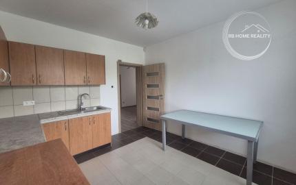 NA PREDAJ 5-iz. byt 264 m² v rodinnom dome so suterénom na bývanie aj podnikanie v meste Šamorín, časť Mliečno