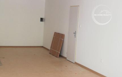 NA PRENÁJOM 55 m² kancelársky / obchodný priestor v centre mesta Šamorín