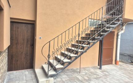 NA PREDAJ 5-iz. byt 339m² so suterénom na bývanie aj podnikanie v meste Šamorín, časť Mliečno