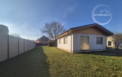 NA PREDAJ 2-izbová rozostavaná stavba rodinného domu (74 m²) – Jelka, okres Galanta