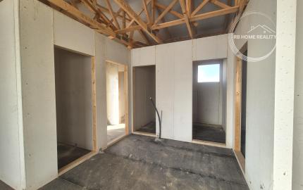 NA PREDAJ 2-izbová rozostavaná stavba rodinného domu (74 m²) – Jelka, okres Galanta