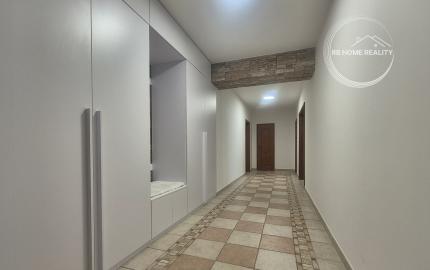NA PREDAJ priestranný 2-izbový byt (80 m²) s loggiou (2 m²) v modernej tehlovej novostavbe v mestskej časti Ružinov – Trnávka, Bratislava