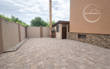 NA PREDAJ 5-iz. byt 339m² so suterénom na bývanie aj podnikanie v meste Šamorín, časť Mliečno