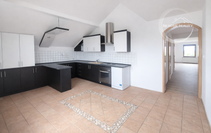 NA PREDAJ 5-iz. byt 339m² so suterénom na bývanie aj podnikanie v meste Šamorín, časť Mliečno