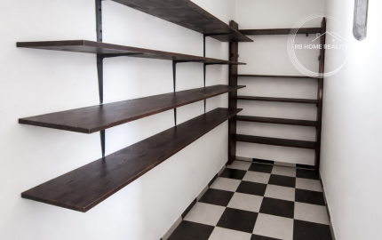 NA PREDAJ 5-iz. byt 264 m² v rodinnom dome so suterénom na bývanie aj podnikanie v meste Šamorín, časť Mliečno