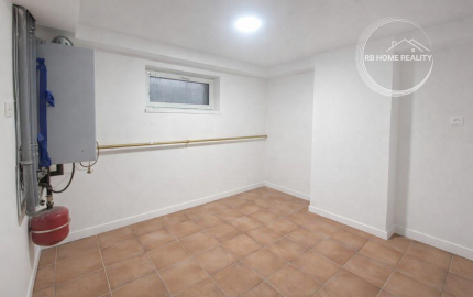 NA PREDAJ 5-iz. byt 264 m² v rodinnom dome so suterénom na bývanie aj podnikanie v meste Šamorín, časť Mliečno