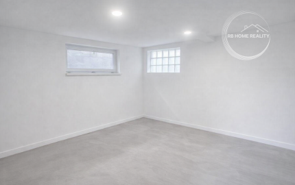 NA PREDAJ 5-iz. byt 264 m² v rodinnom dome so suterénom na bývanie aj podnikanie v meste Šamorín, časť Mliečno