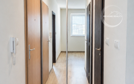 REZERVOVANÝ  2-izbový byt 40m² s balkónom 5m² v modernej tehlovej novostavbe obľúbenom rezidenčnom projekte Hviezdne bývanie v obci Hviezdoslavov