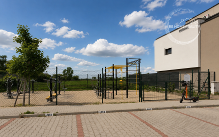REZERVOVANÝ  2-izbový byt 40m² s balkónom 5m² v modernej tehlovej novostavbe obľúbenom rezidenčnom projekte Hviezdne bývanie v obci Hviezdoslavov
