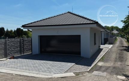 Na PREDAJ moderný 4-izbový rodinný dom s garážou a krytou terasou – novostavba Kyselica