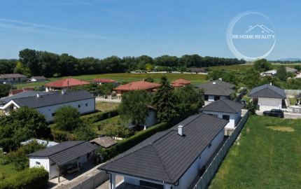 Na PREDAJ moderný 4-izbový rodinný dom s garážou a krytou terasou – novostavba Kyselica