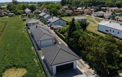 Na PREDAJ moderný 4-izbový rodinný dom s garážou a krytou terasou – novostavba Kyselica