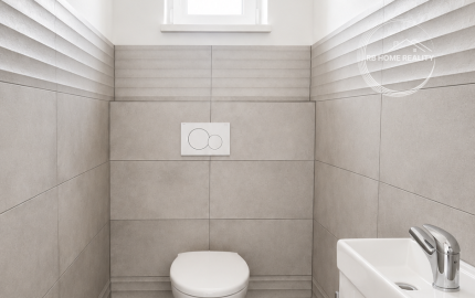Na PREDAJ moderný 4-izbový rodinný dom s garážou a krytou terasou – novostavba Kyselica