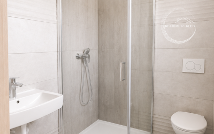 Na PREDAJ moderný 4-izbový rodinný dom s garážou a krytou terasou – novostavba Kyselica