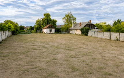 NA PREDAJ  stavebný pozemok 2164 m² - centrum mesta Veľký Meder