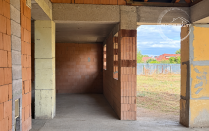 NA PREDAJ | Rozostavaný rodinný dom 266 m² | Veľký pozemok 2 961 m² | Veľký Meder, okres Dunajská Streda