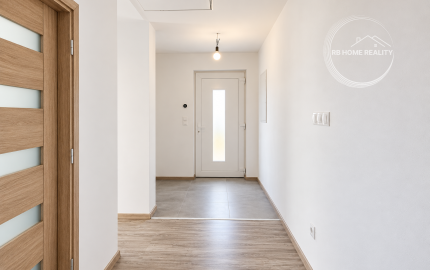 NA PREDAJ  NOVOSTAVBA / 4-izbový rodinný dom s dvojgarážou a krytou terasou / v obci Kyselica