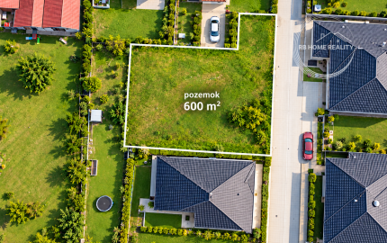 NA PREDAJ STAVEBNÝ POZEMOK 600 m² / komplet inžinierske siete / v obci Rohovce