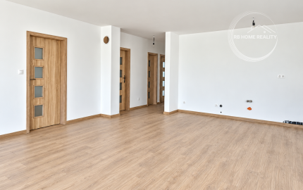 NA PREDAJ / Moderná novostavba 4-izbového rodinného domu s krytou terasou – Macov