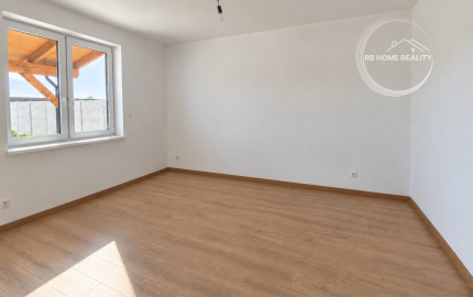 NA PREDAJ / Moderná novostavba 4-izbového rodinného domu s krytou terasou – Macov