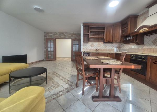 NA PRENÁJOM veľkometrážny 2-iz. byt (80m2) v meste Bratislava-Ružinov