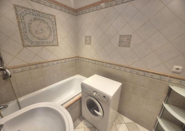 NA PRENÁJOM veľkometrážny 2-iz. byt (80m2) v meste Bratislava-Ružinov