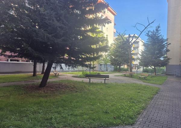 NA PRENÁJOM veľkometrážny 2-iz. byt (80m2) v meste Bratislava-Ružinov