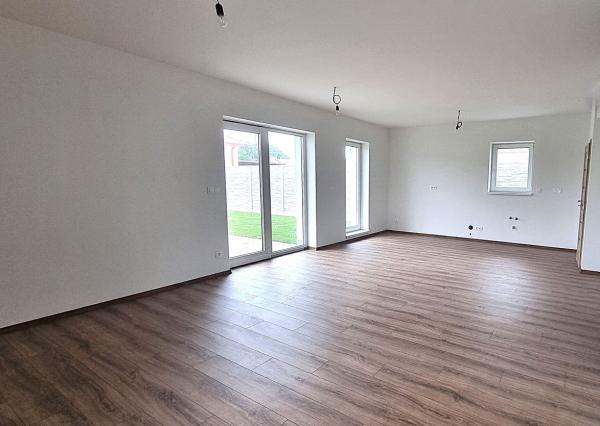 REZERVOVANÝ 4-iz. rodinný dom v štandarde v obci Kyselica okres Dunajská Streda