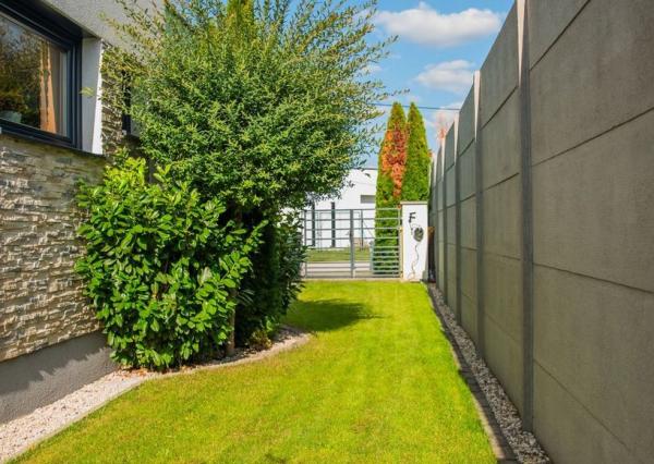 REZERVOVANÝ moderný 4-iz. rodinný dom s dvojgarážou, terasou a záhradou Báč - Kyselica, okr. Dun. Streda