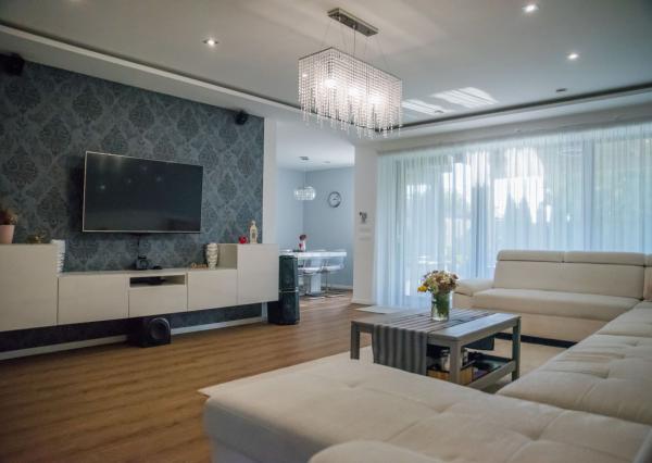 REZERVOVANÝ moderný 4-iz. rodinný dom s dvojgarážou, terasou a záhradou Báč - Kyselica, okr. Dun. Streda