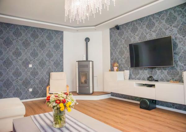 REZERVOVANÝ moderný 4-iz. rodinný dom s dvojgarážou, terasou a záhradou Báč - Kyselica, okr. Dun. Streda