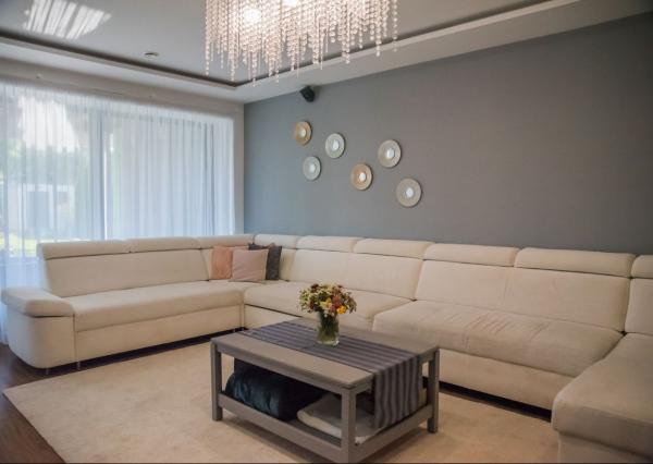 REZERVOVANÝ moderný 4-iz. rodinný dom s dvojgarážou, terasou a záhradou Báč - Kyselica, okr. Dun. Streda