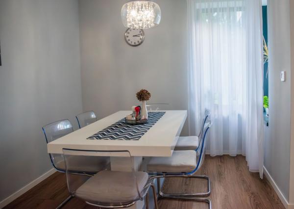 REZERVOVANÝ moderný 4-iz. rodinný dom s dvojgarážou, terasou a záhradou Báč - Kyselica, okr. Dun. Streda