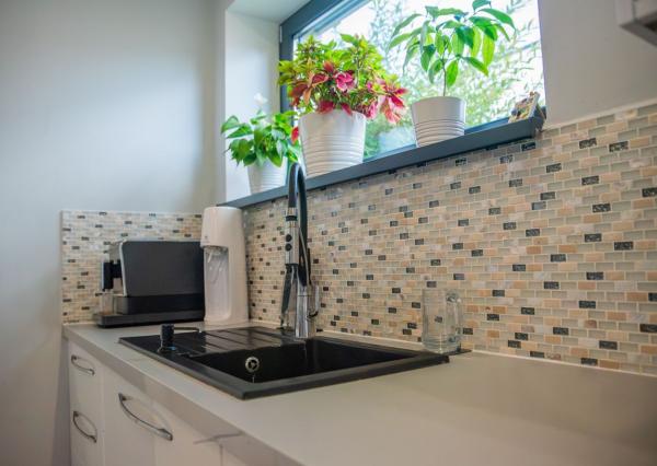 REZERVOVANÝ moderný 4-iz. rodinný dom s dvojgarážou, terasou a záhradou Báč - Kyselica, okr. Dun. Streda