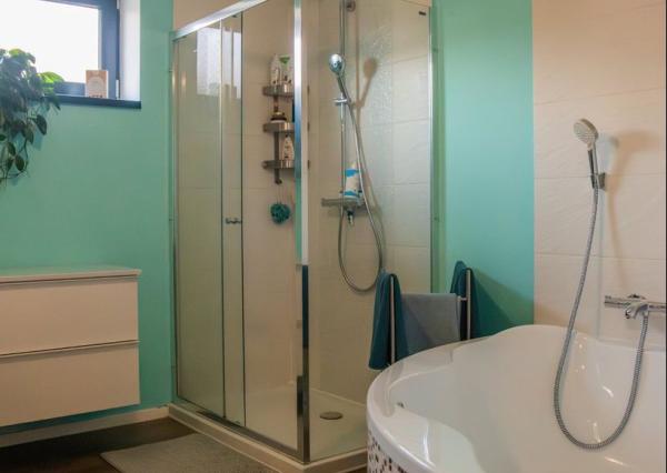 REZERVOVANÝ moderný 4-iz. rodinný dom s dvojgarážou, terasou a záhradou Báč - Kyselica, okr. Dun. Streda