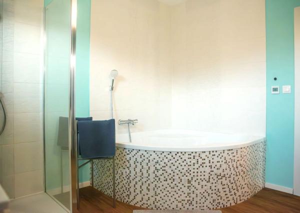 REZERVOVANÝ moderný 4-iz. rodinný dom s dvojgarážou, terasou a záhradou Báč - Kyselica, okr. Dun. Streda