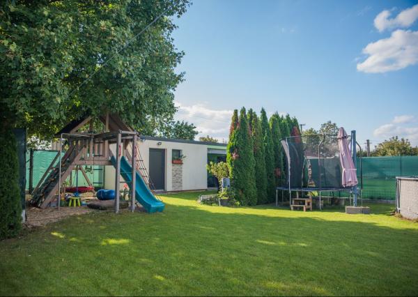 REZERVOVANÝ moderný 4-iz. rodinný dom s dvojgarážou, terasou a záhradou Báč - Kyselica, okr. Dun. Streda