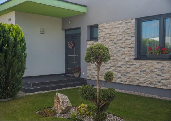 REZERVOVANÝ moderný 4-iz. rodinný dom s dvojgarážou, terasou a záhradou Báč - Kyselica, okr. Dun. Streda