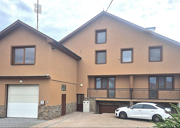 NA PREDAJ 5-iz. byt 264 m² v rodinnom dome so suterénom na bývanie aj podnikanie v meste Šamorín, časť Mliečno
