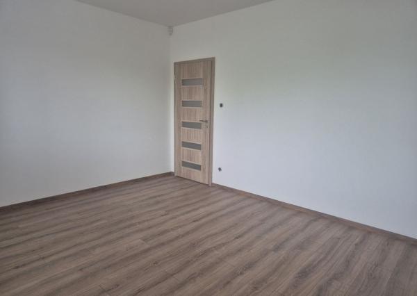 NA PREDAJ 5-iz. byt 264 m² v rodinnom dome so suterénom na bývanie aj podnikanie v meste Šamorín, časť Mliečno