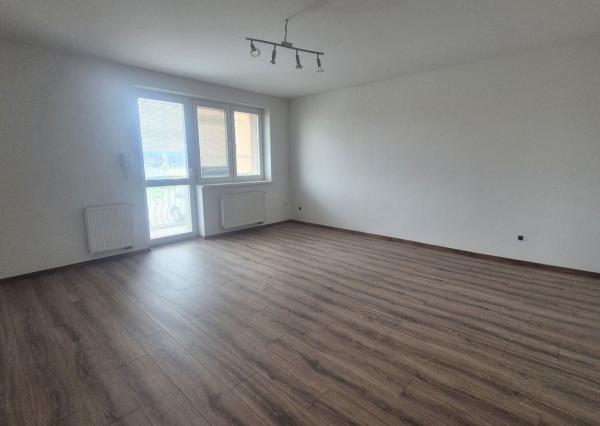 NA PREDAJ 5-iz. byt 264 m² v rodinnom dome so suterénom na bývanie aj podnikanie v meste Šamorín, časť Mliečno